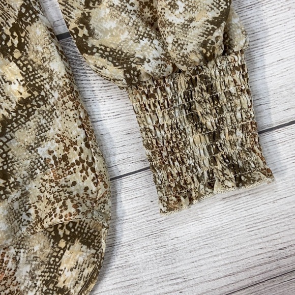 STACCATO Animal Print V-Neck Faux Wrap Front Animal Print Long Sleeve Blouse - Picture 7 of 14